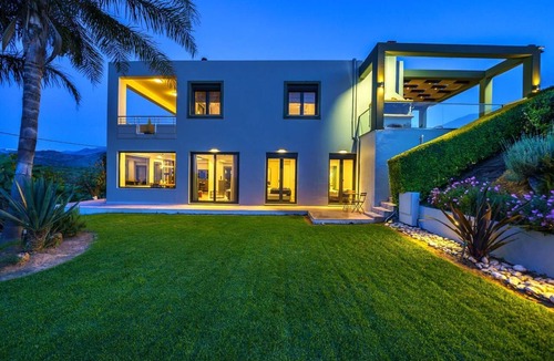 Potistiria House | Luxus-Villa Freier beheizter Pool Atemberaubende Aussicht Kreta by Interhome