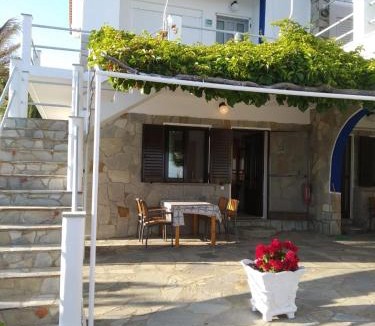 Myrina Apartment | Mabella Beach