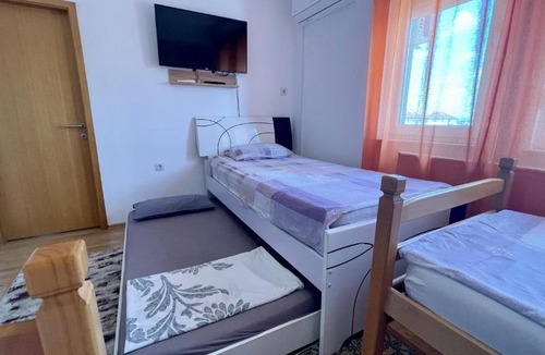 Sllatina e Madhe Hotel | Madigan's Hotel & Restaurant