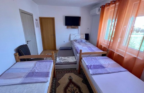 Sllatina e Madhe Hotel | Madigan's Hotel & Restaurant