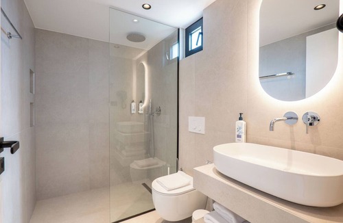 Borsh Hotel | Maessa Suites