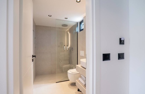 Borsh Hotel | Maessa Suites