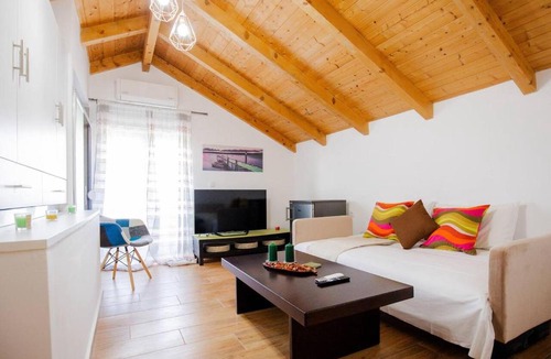 Gournai House | Maisonnette Maria
