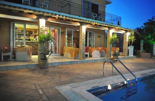 Messonghi Hotel | Makis louvlis apartments