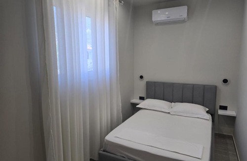 Himare Apartment | Malo Studio