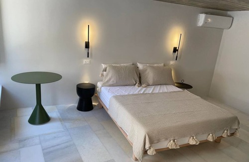 Ermoupoli Apartment | Maltese Cross Domino Syros
