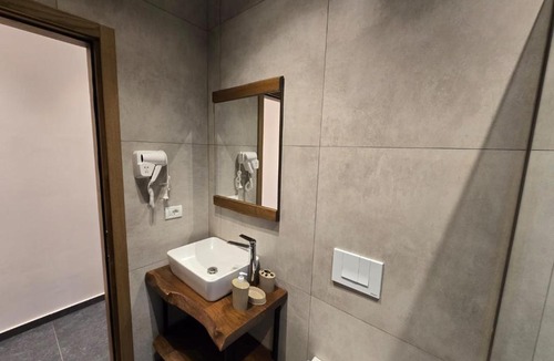 Himare Hotel | Mana's Villas