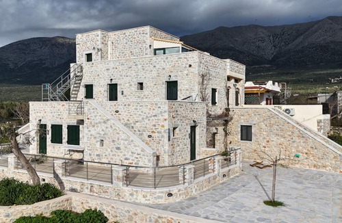 Omales Apartment | Mani Tsopakas Residences Artsi maisonette