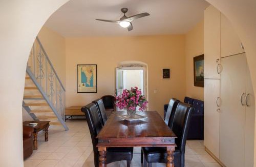 Omales Apartment | Mani Tsopakas Residences Artsi maisonette