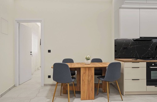Agios Dimitrios Apartment | Marble and Onyx Luxury Suite