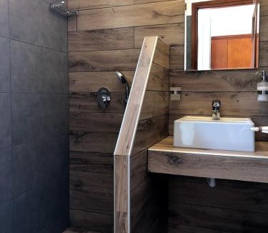 Apollonia House | Margarita Guesthouse
