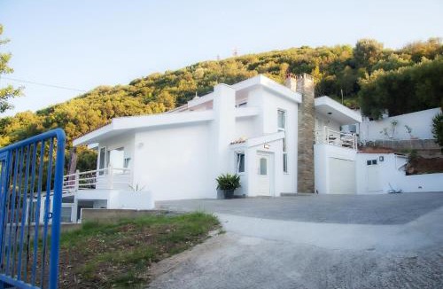 Nea Iraklitsa Villa | Maria Olive and Sea Villa