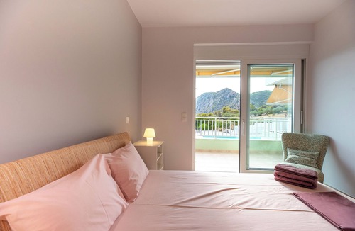 Loutraki-Agioi Theodoroi Villa | Mariannes Olive Grive - Villa with Pool near Looutraki
