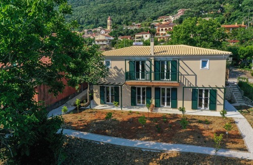 Dafnata Apartment | Marias House 2 Apartment with Mountain View, Wi-Fi and Air Conditioning