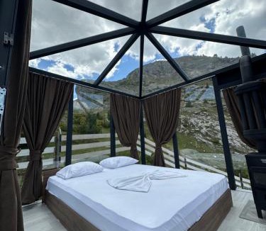 Strellc i Epërm House | Mariash Woodhouse I Sauna I Stargazing Glasshouse