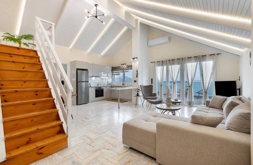 Kalyves Apartment | Mario Luxury Seafront Penthouse with Jacuzzi