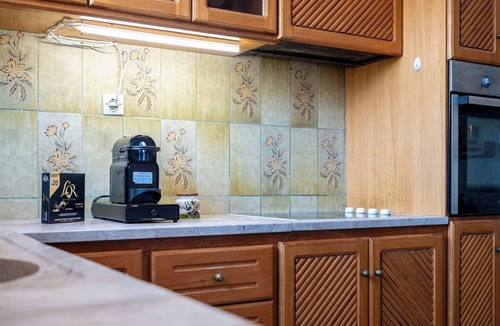 Kos Apartment | Massive 4BR Retro Apartment | 3 min Walk to Beach