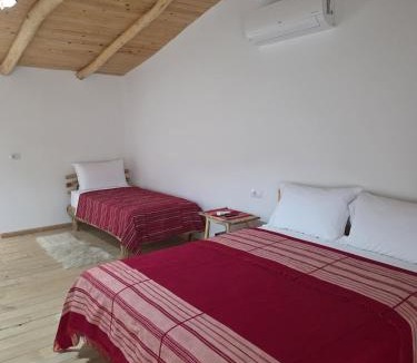 Sakës House | Me Ra, Mrizi Zanave
