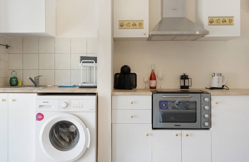 Mirties Apartment | Melina's sunset – Cozy flat with 2 rooms, 2 baths, and bay views in Myrties