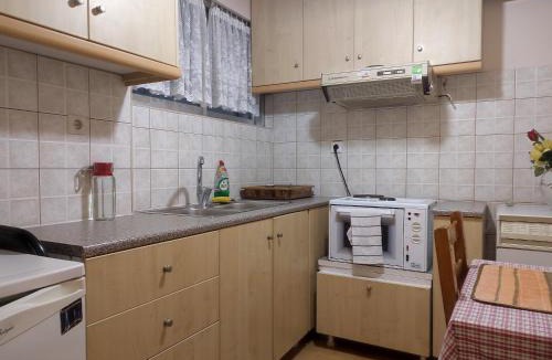 Patras Apartment | Mema's Tranquil Studio in Patra - Free Parking