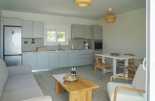 Karavados Villa | Mentoros villas,Fantastic 2-bedroom villa with AC in charming trapezaki