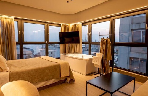 Ladadika Apartment | MeTHEA