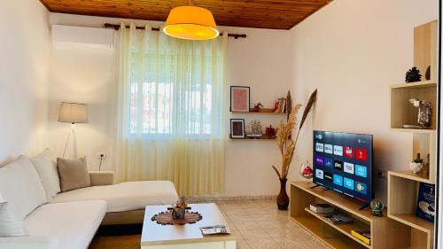 Divjake Apartment | Mia Guest House - Entire home with balcony & garden