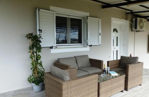 Alepou Apartment | Michaels Flower House