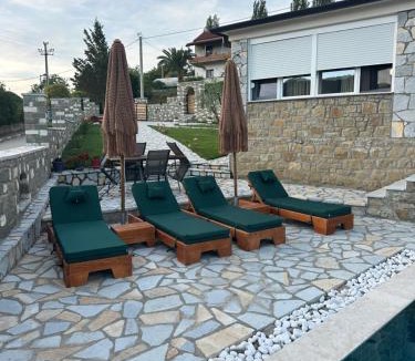 Berat House | Mimani Stone House Roshnik