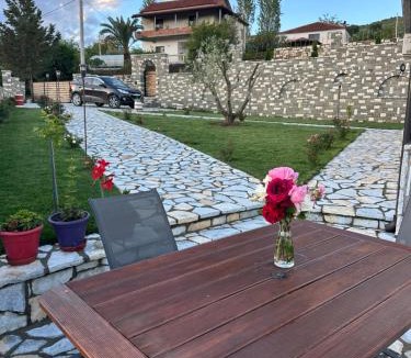 Berat House | Mimani Stone House Roshnik