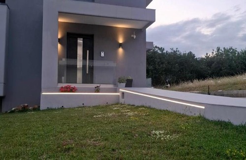 Ioannina Apartment | Minimal Nature Escape