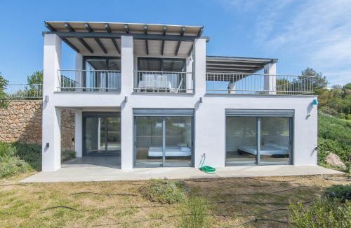 Porto Heli House | Minimal Sea View Maisonette