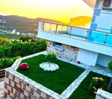 Himare Hotel | Mistral Inn