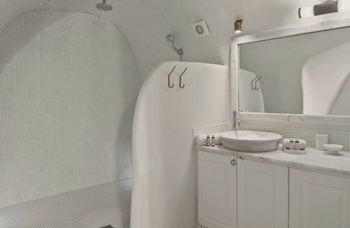 Firostefani Bed & Breakfast | Mnimes Guesthouses Santorini