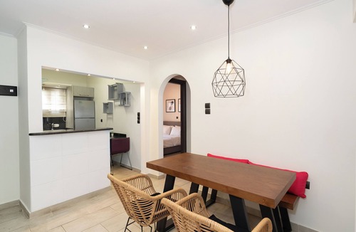 Thissio Apartment | Modern Apartment in Thiseio with Balcony