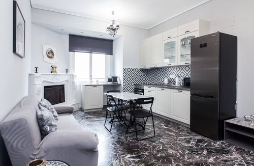 Galatsi Apartment | Modern apt with Increbilbe Athens Views