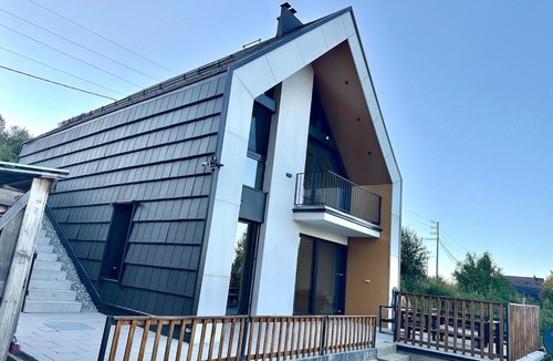 Hoçë e Qytetit Ski Chalet | Modern cabin with stunning mountain views