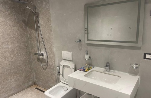 Kodrra Apartment | Modern, comfortable apartment close to all the amenities, walking distance apart