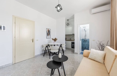 Rade Apartment | Modern Home with Wifi and Beach Access | Golem by PikHost