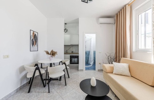Rade Apartment | Modern Home with Wifi and Beach Access | Golem by PikHost