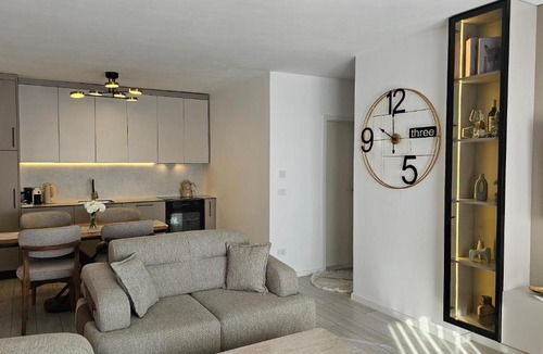 Jerli Talinovac Apartment | Modern Loft Scenic Views & Private Garage in City Center
