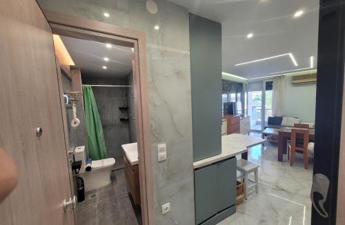 Nea Playia Apartment | Modern, spacious apartment by the sea
