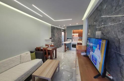 Nea Playia Apartment | Modern, spacious apartment by the sea