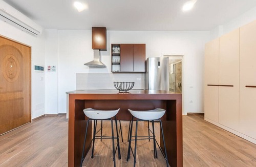 Qerek Apartment | Modern Studio by the Beach - Orkidea by PikHost