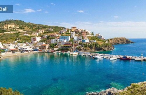 Adelianos Kampos Villa | Modern Villa 500 metres from bars & the beaches