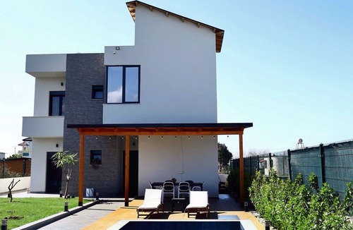Qerek Villa | Modern Villa Near the Beach: Comfort and Tranquility for Endless Vacations