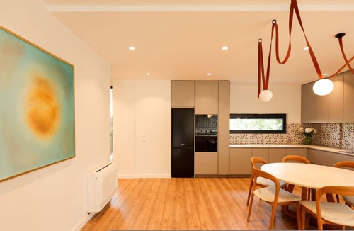 Ishem Apartment | Modern Villa, Private Pool in the Pines