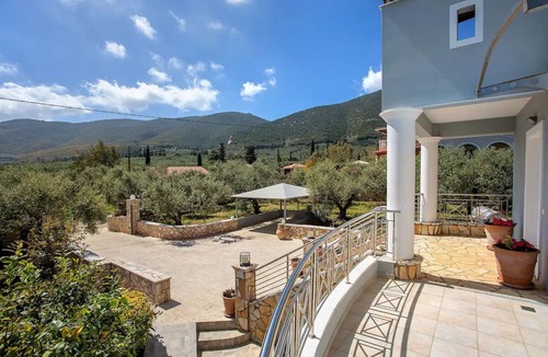 Agia Marina House | Modern Villa with 3 Bedrooms, 2 Baths & Unforgettable Island Views