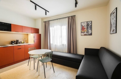 Psirri Apartment | Mooeve Psyri Spacious Apartments 10 pax