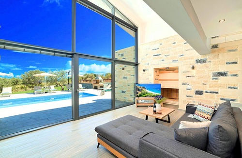 Mathes Villa | Moonlight Villa Heated Pool